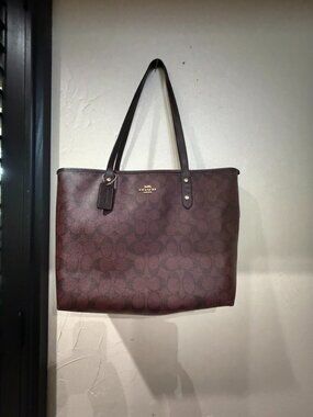Coach City Zip Tote in Signature Canvas